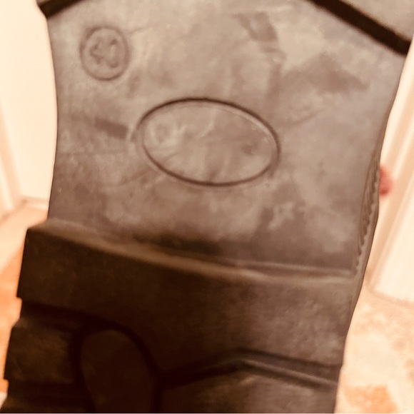 👢Beautiful Fur Top, Fur Lined Burgundy Slip On Boots! - Picture 5 of 13